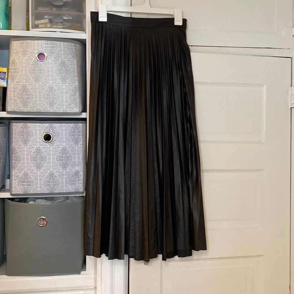 Bardot black pleated midi skirt size 6